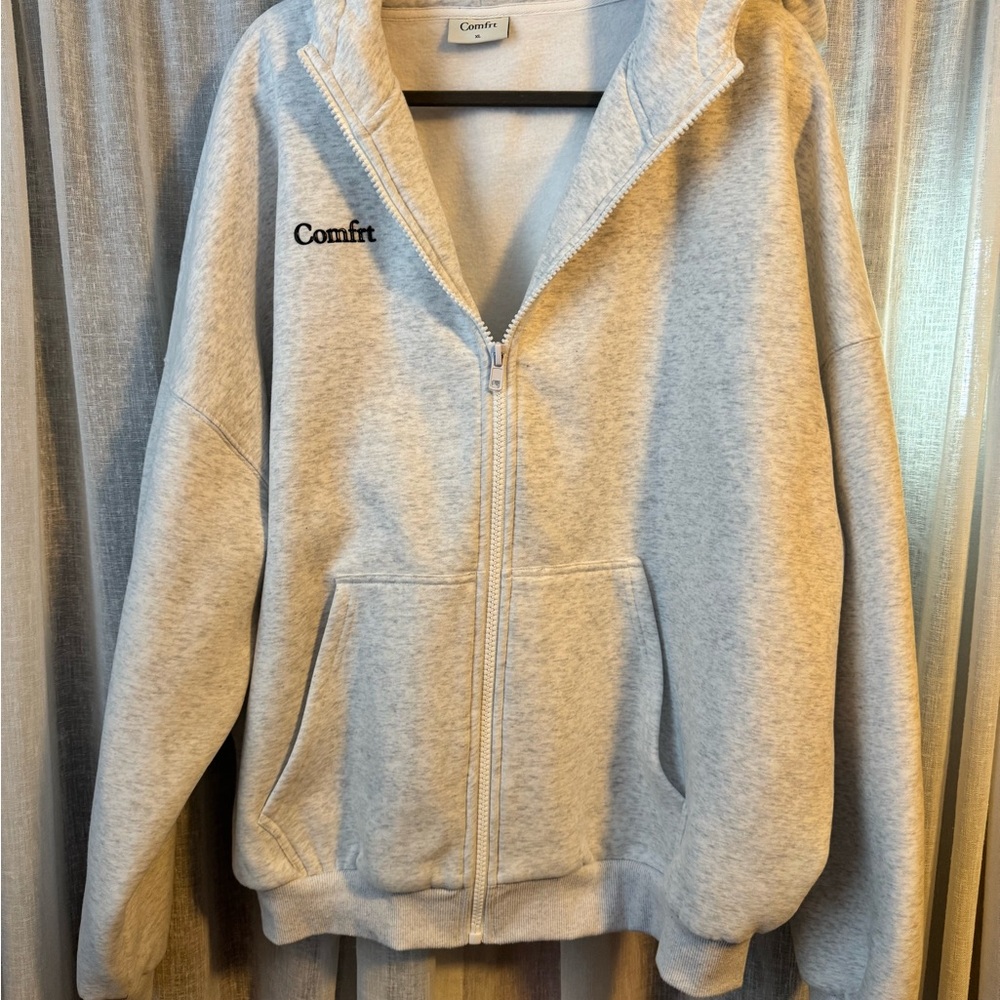 Comfrt Gray Men's Zip Hoodie